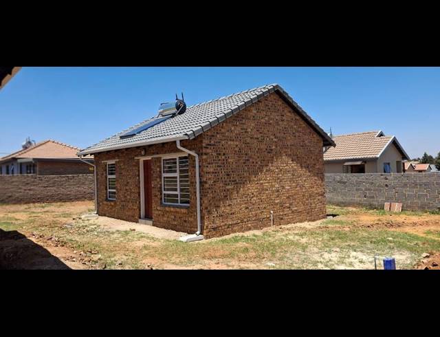 2 BEDROOM HOUSE FOR SALE IN LENASIA SOUTH